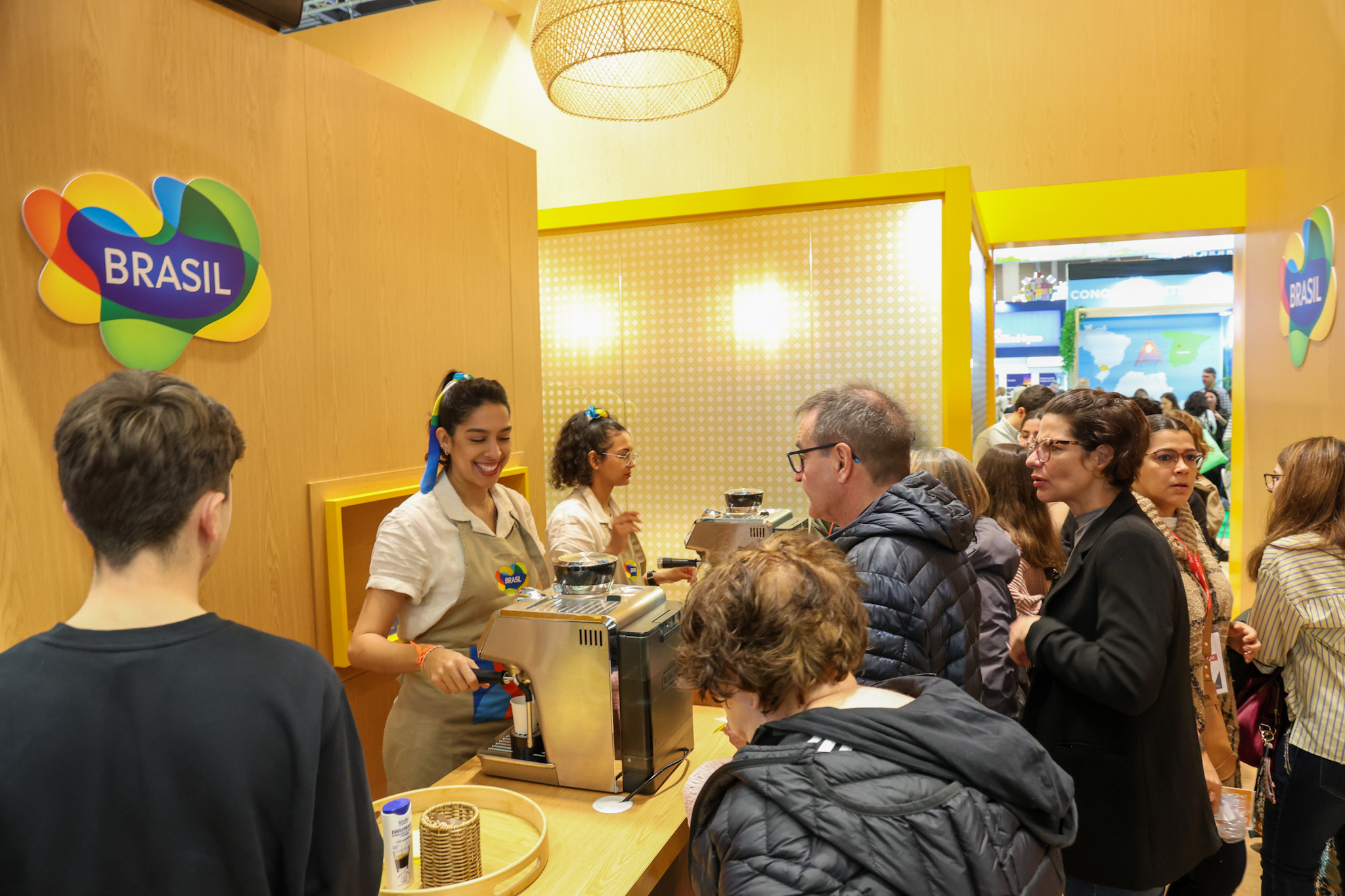 Estande da Embratur segue movimento neste sábado Estande da Embratur segue movimento neste sábado