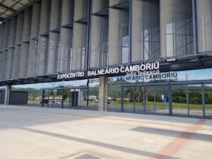 A localização estratégica e as atrações turísticas de Balneário Camboriú são fatores diferenciais que têm consolidado a região como um destino de negócios para eventos técnico-científicos (Divulgação/Luciana Haugg)