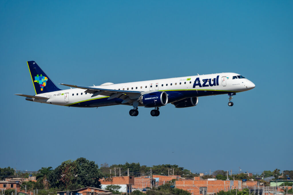 Os voos começam no dia 10 de março e vão ser operados pelas aeronaves E2, com capacidade para 136 clientes (Divulgação/Azul/Guilherme Ramos)