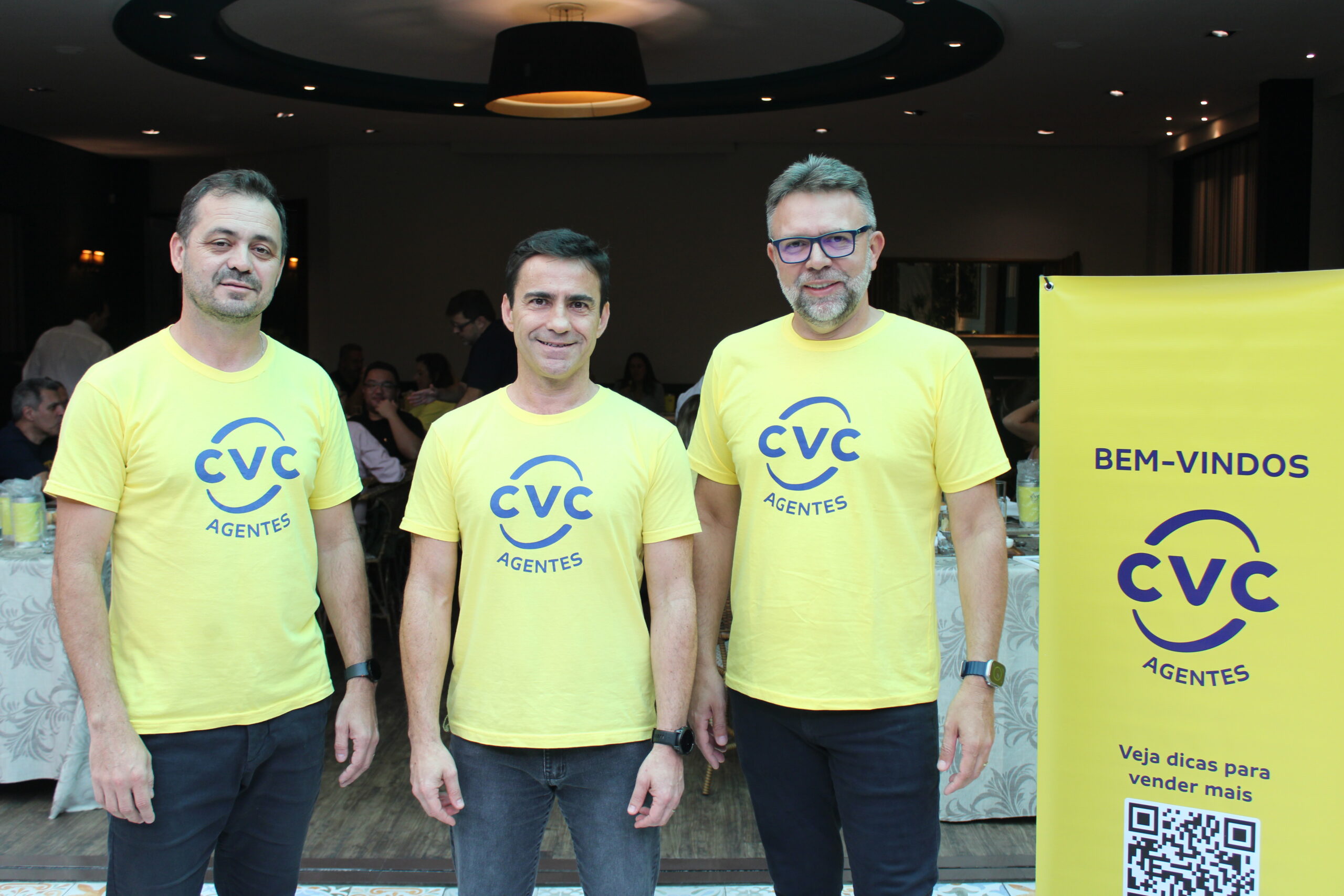 Paulo Oliveira, Rogério Mendes e Douglas Silva, do Canal Multimarcas da CVC
