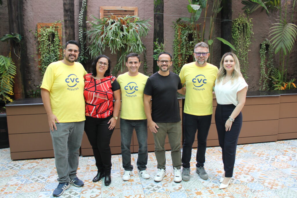 Equipe da CVC com as agências Ideal Viagens, Passear Eco, e Business Tour