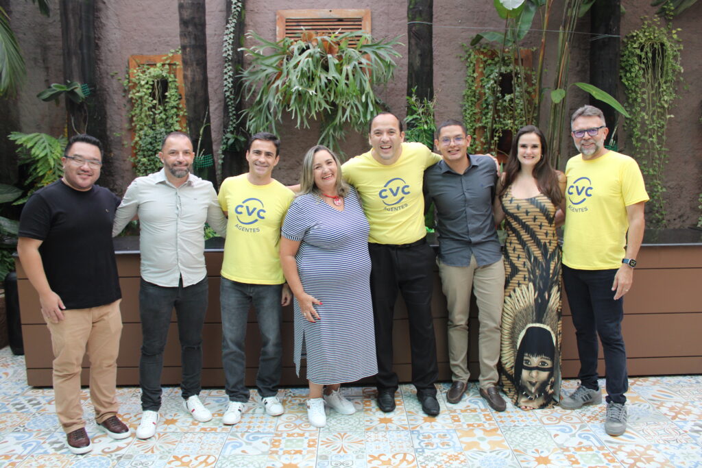 Equipe da CVC com as agências Ray Tour, Universal Turismo Itapeva, Oriba Viagens, e Juliano Mendes Viagens