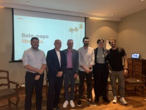 O painel contou com a presença de Gustavo Vedovato, country manager da Kayak no Brasil, Cesar Trifone, influenciador de turismo com mais de 900 mil seguidores nas redes sociais, Paula Schulz, pesquisadora e porta-voz da Embratur, Heber Garrido, diretor de Marketing da Parquetur e Raphael de Lucca, country manager da Copa Airlines no Brasil (Manuela Miniguini/M&E)