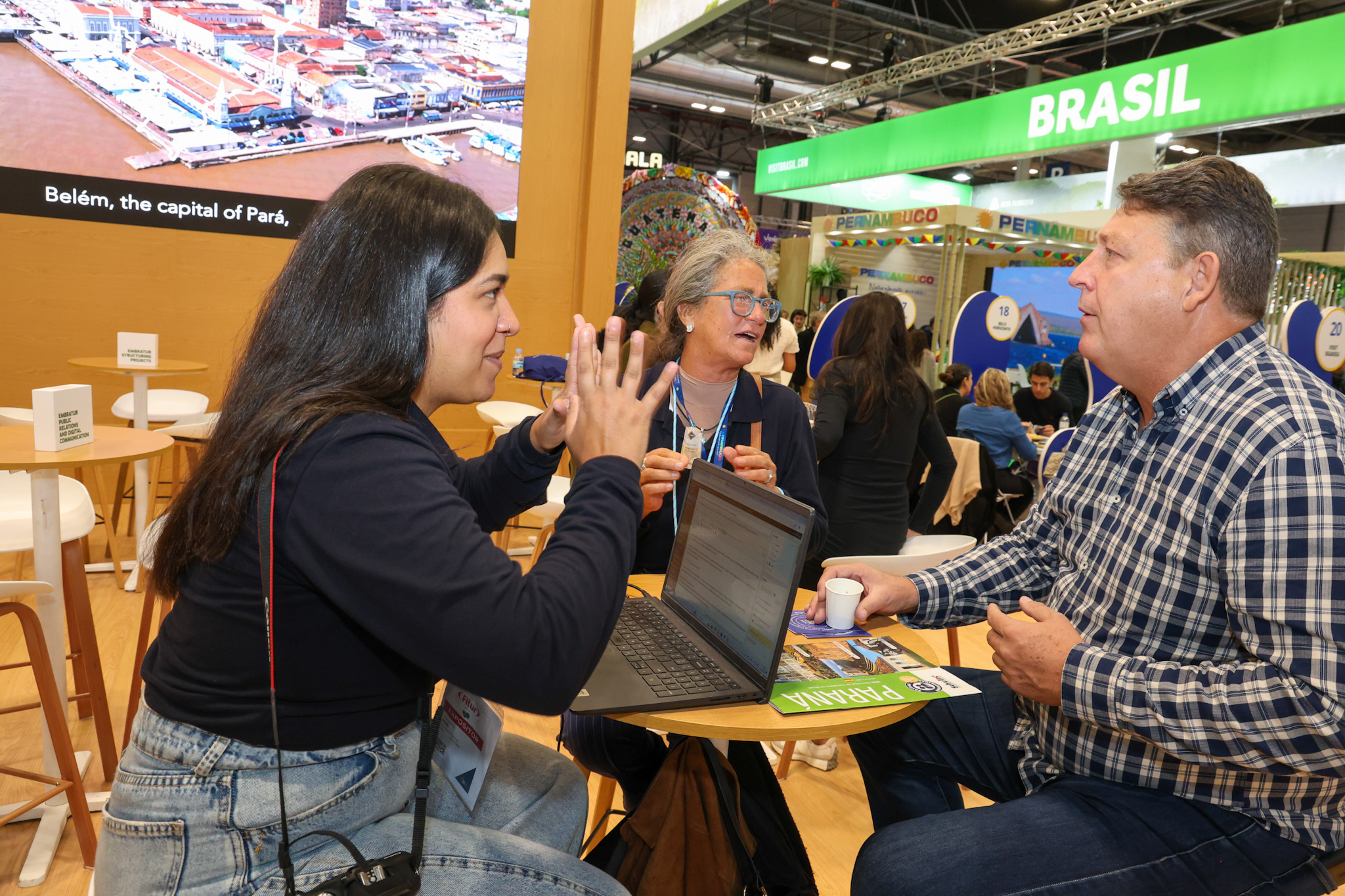 Janaína Brito e Mari Masgrau, do M&E, e Aroldo Shultz, da Shultz Janaína Brito e Mari Masgrau, do M&E, e Aroldo Shultz, da Shultz