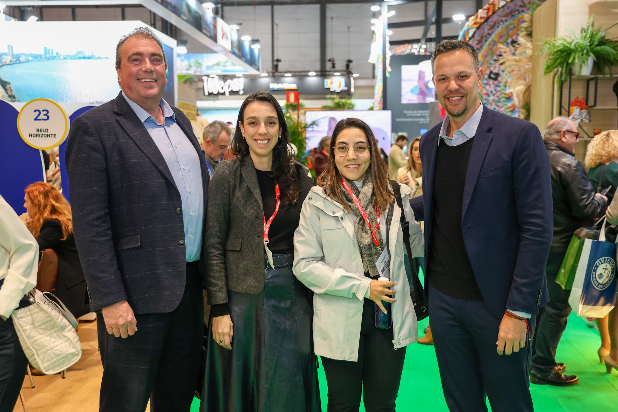 Jhonatan Heastie, diretor de Portfólio da WTM, Bianca Pizzolito e Virgínia Marques, da WTM-LA, e Bruno Reis, da Embratur