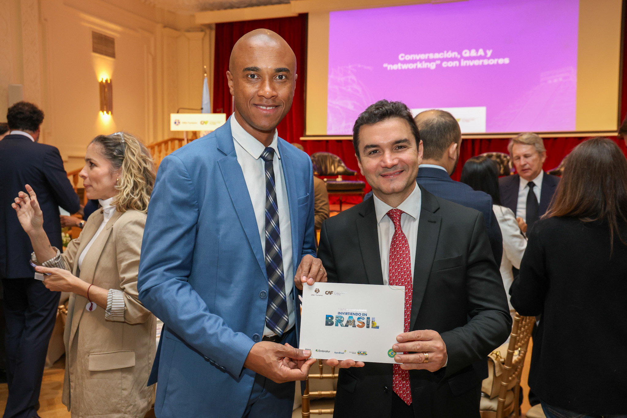 Luís Sobrinho, da Setur-SP, e Celso Sabino, ministro do Turismo