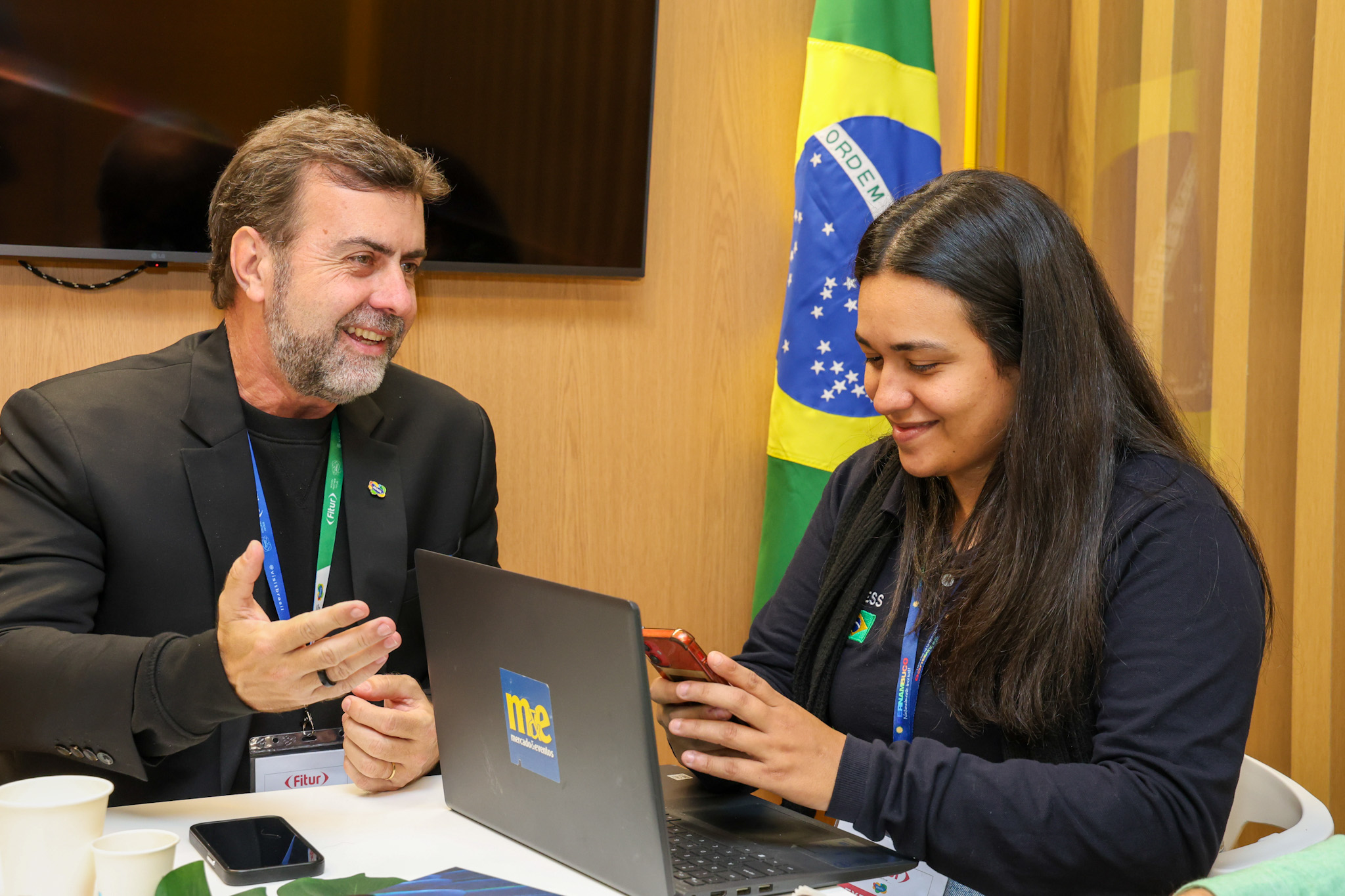 Marcelo Freixo, presidente da Embratur, e Janaína Brito, do M&E