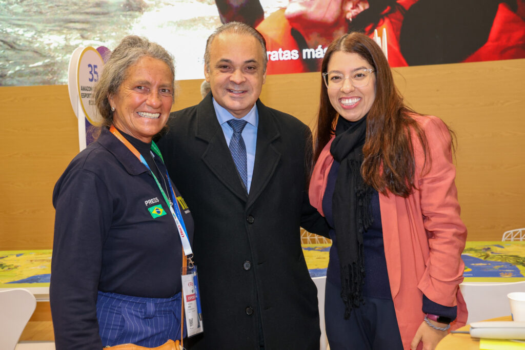 Mari Masgrau, do M&E, Roberto de Lucena, secretário de Turismo do estado de São Paulo, e Ana Clemente, da Setur-SP