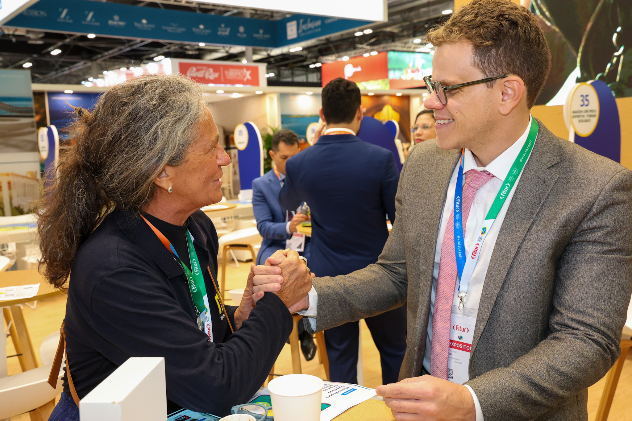 Mari Masgrau, do M&E, e Rafael Mello, gerente de comunicação da Embratur Mari Masgrau, do M&E, e Rafael Mello, gerente de comunicação da Embratur