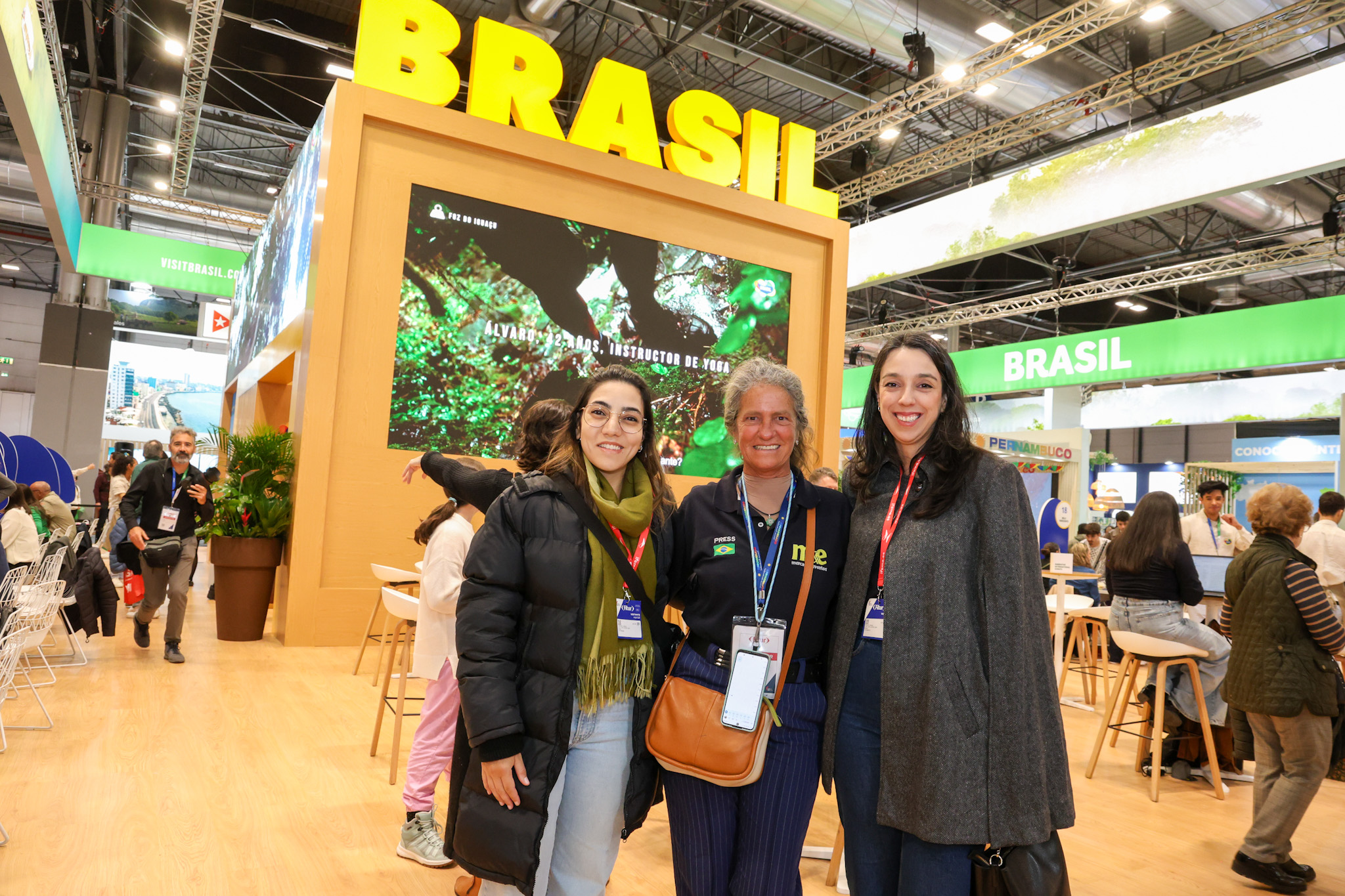 Mari Masgrau, do M&E, entre Virgínia Marques e Bianca Pizzolito, da WTM-LA Mari Masgrau, do M&E, entre Virgínia Marques e Bianca Pizzolito, da WTM-LA