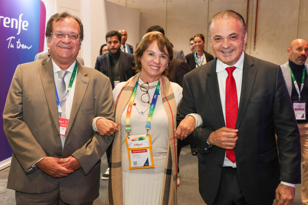 Maurício Bacelar, secretário de turismo da Bahia, Solange Portela, secretado de Turismo do Rio Grande do Norte, e Roberto de Lucena, secretário de Turismo do Estado de São Paulo