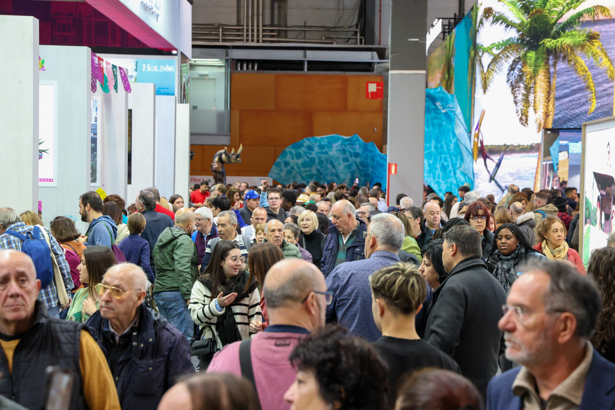 Neste sábado, a feira abriu para o público final Neste sábado, a feira abriu para o público final