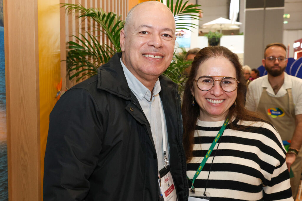 Ney Gonçalves, da Impacto Eco Turismo, e Ana Carolina, da Abav Nacional