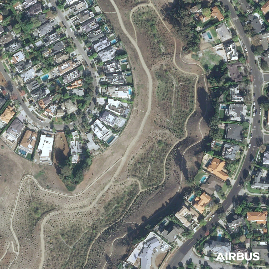Área residencial antes do incêndio