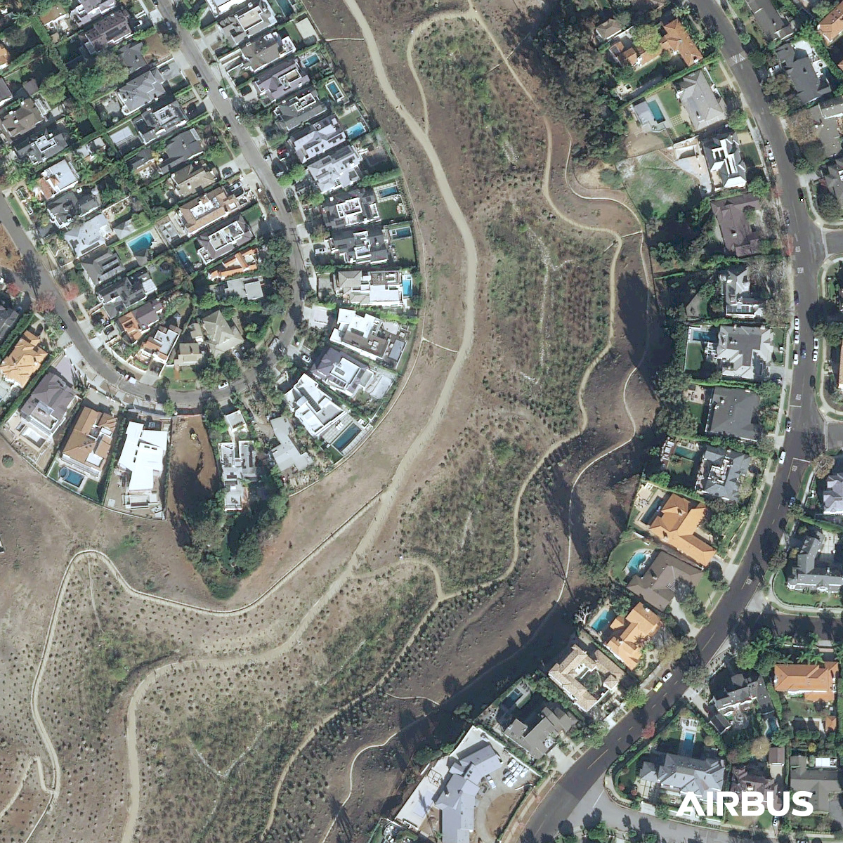 Área residencial antes do incêndio