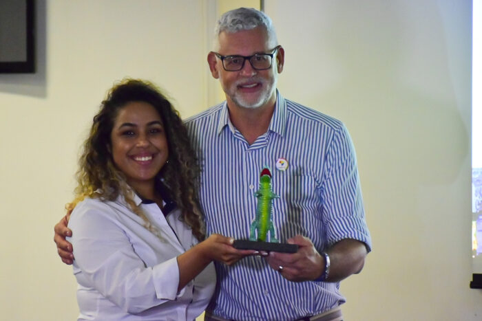 Circuito São Paulo de Cores expande turismo LGBT+ com 2ª edição em 2024 1 Presidente da Camara LGBT Ricardo Gomes com seu Jacare de Bronze concedido pelo Premio Caio e entregue no encontro do Visite Sao Paulo Ana AzevedoME e1736368225395 Circuito São Paulo de Cores expande turismo LGBT+ com 2ª edição em 2024
