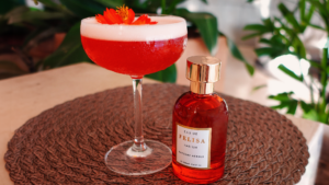 Inspirado pelos perfumes, o mixologista Wanderson Guedes, criou três misturas que agradaram à equipe Felisa e convidadas: Spiced Tobaco, Neroli Sour e Red Velvet (Divulgação/Hotel Nacional Rio de Janeiro)
