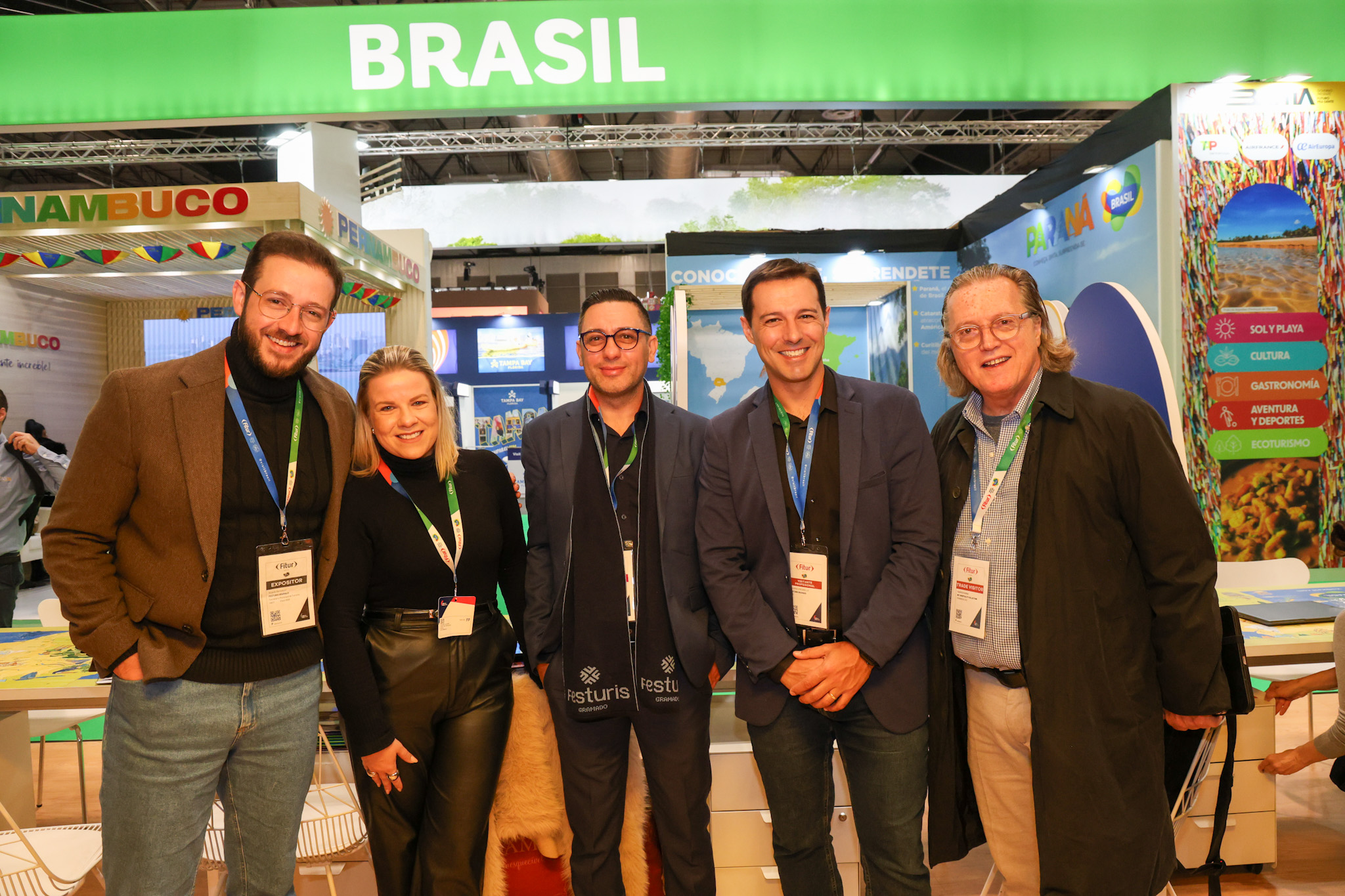 Ricardo Bertolucci, secretário de Turismo de Gramado, Andréia Oliveira, Vitor Duarte, e Eduardo Zorzanello, do Festuris, e Mauricio Vianna, da Net Hospitality