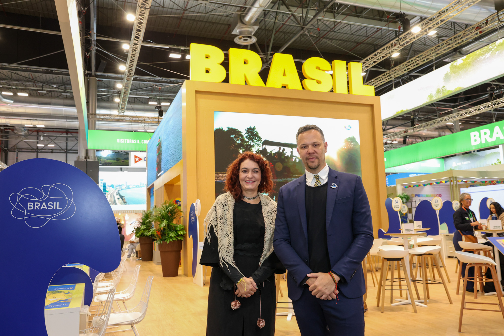 Simone Scorsato, gerente de eventos internacionais da Embratur, e Bruno Reis, diretor de Marketing da Embratur Simone Scorsato, gerente de eventos internacionais da Embratur, e Bruno Reis, diretor de Marketing da Embratur