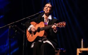 Adriana Calcanhotto inaugura a programação do ano no Emiliano Rio com uma experiência exclusiva de música e alta gastronomia (Reprodução/Instagram/@adrianacalcanhotto)