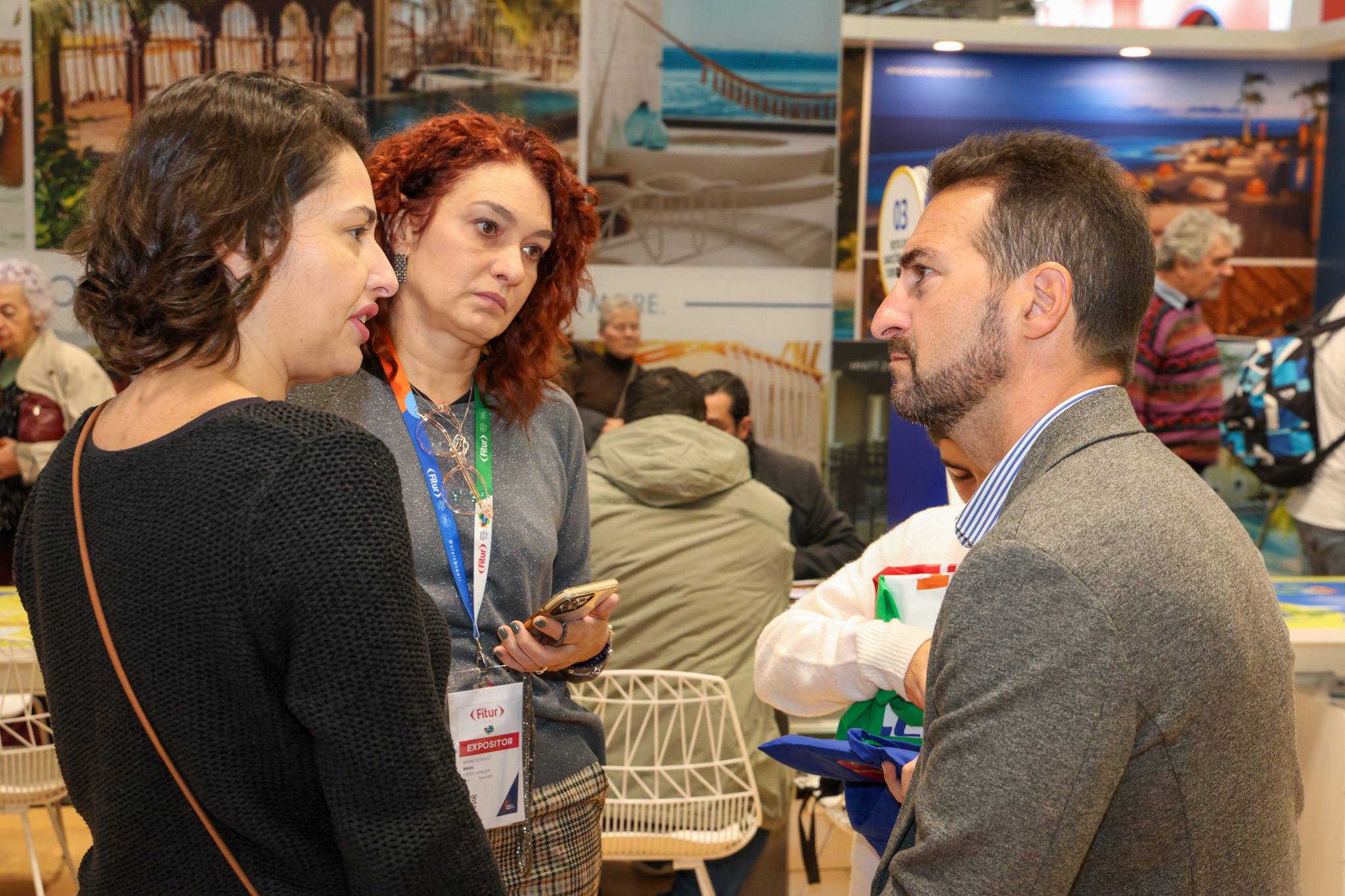 Veruska Xavier e Simone Scorsato, da Embratur, e Gonzalo Paez, da FIT Veruska Xavier e Simone Scorsato, da Embratur, e Gonzalo Paez, da FIT