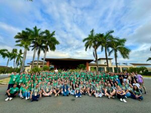 Divulgação BWT Operadora Na foto, grupo da Convenção BWT 2024, que aconteceu na Bahia. Este ano, mais de 400 profissionais de turismo participam do evento, em Foz do Iguaçu (Divulgação/BWT)