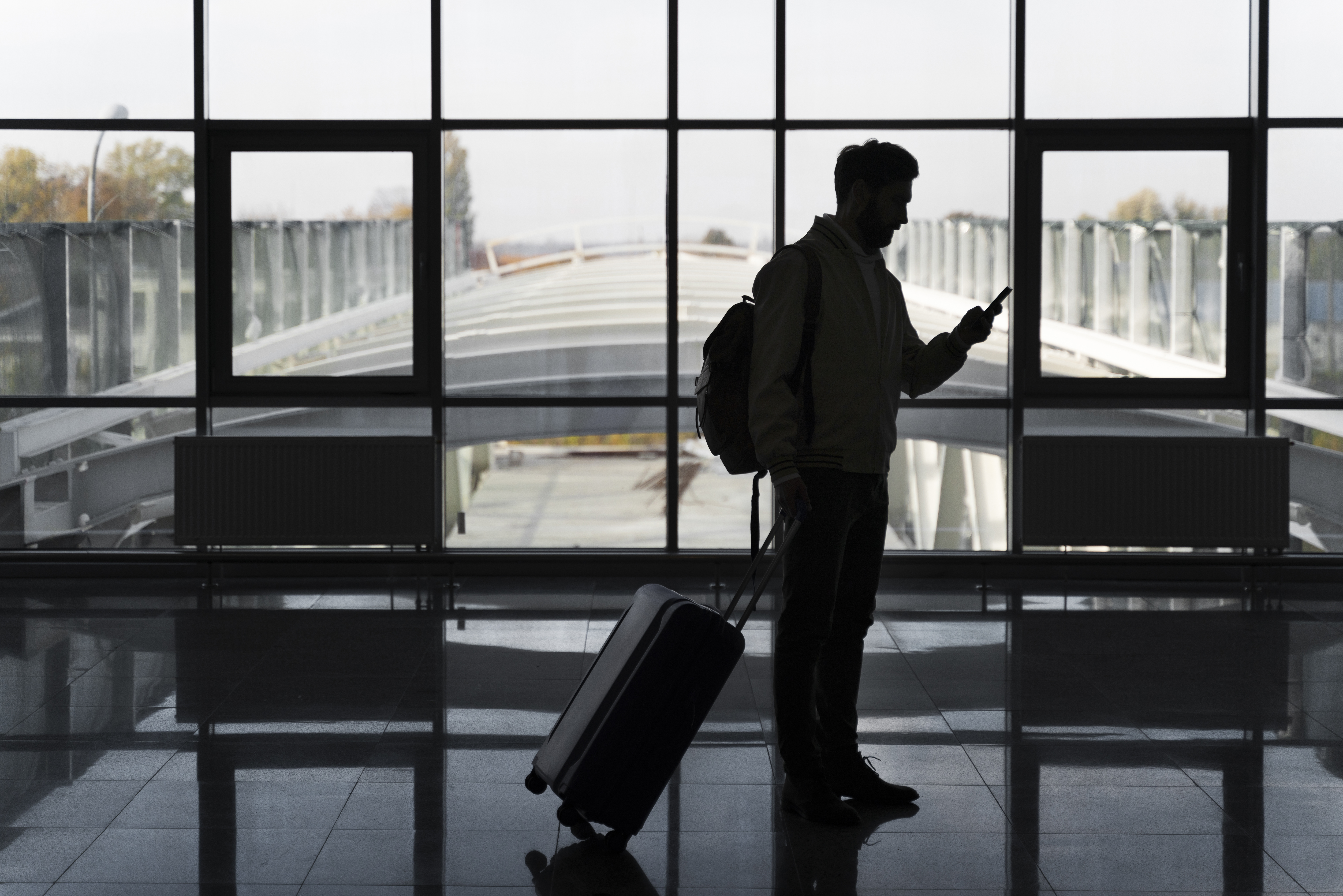 Viagens corporativas fecham 2024 com novo faturamento recorde de R$ 13,5 bilhões 1 Dos onze itens analisados, oito superaram 2019, antes da pandemia; Latam foi destaque no setor aéreo, com faturamento superior a 2023 (Reprodução/Freepik)