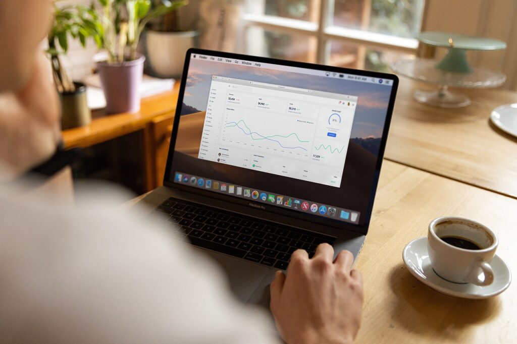 Visto italiano de nômade digital abre portas para brasileiros que trabalham remotos 1 laptop 6062423 1280 Visto italiano de nômade digital abre portas para brasileiros que trabalham remotos