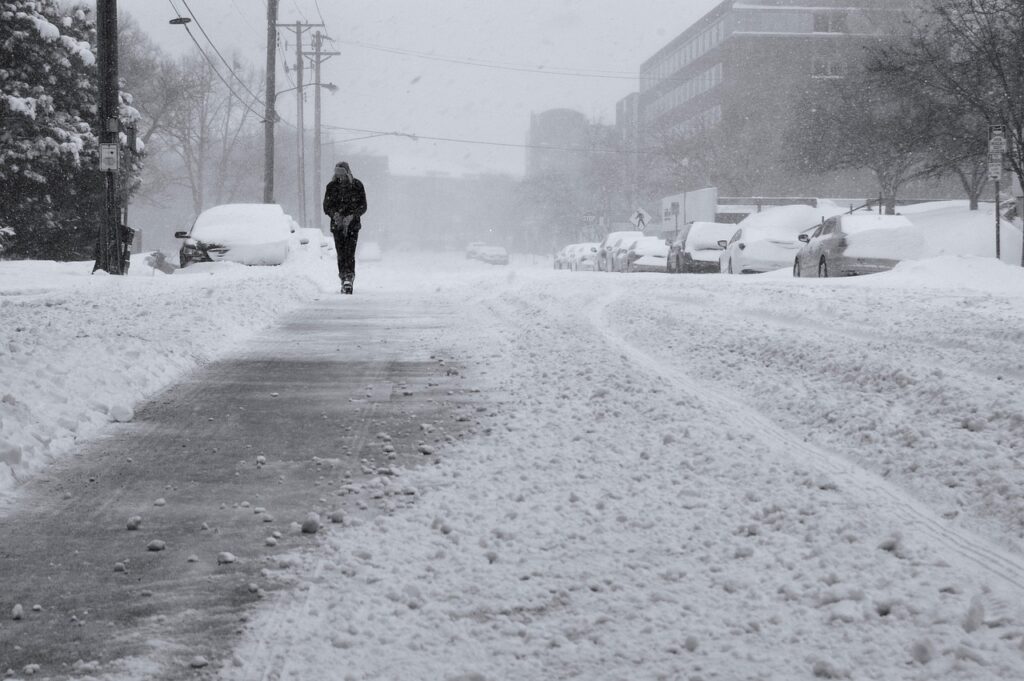 snow 3320917 1280 Estados americanos declaram emergência devido a forte tempestade de inverno