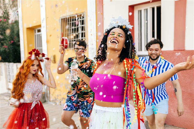 Universal Assistance oferece até 60% de desconto em seguro viagem para o carnaval 1 Campanha promove tranquilidade e economia para os viajantes no período de alta movimentação (Divulgação/Universal Assistance)