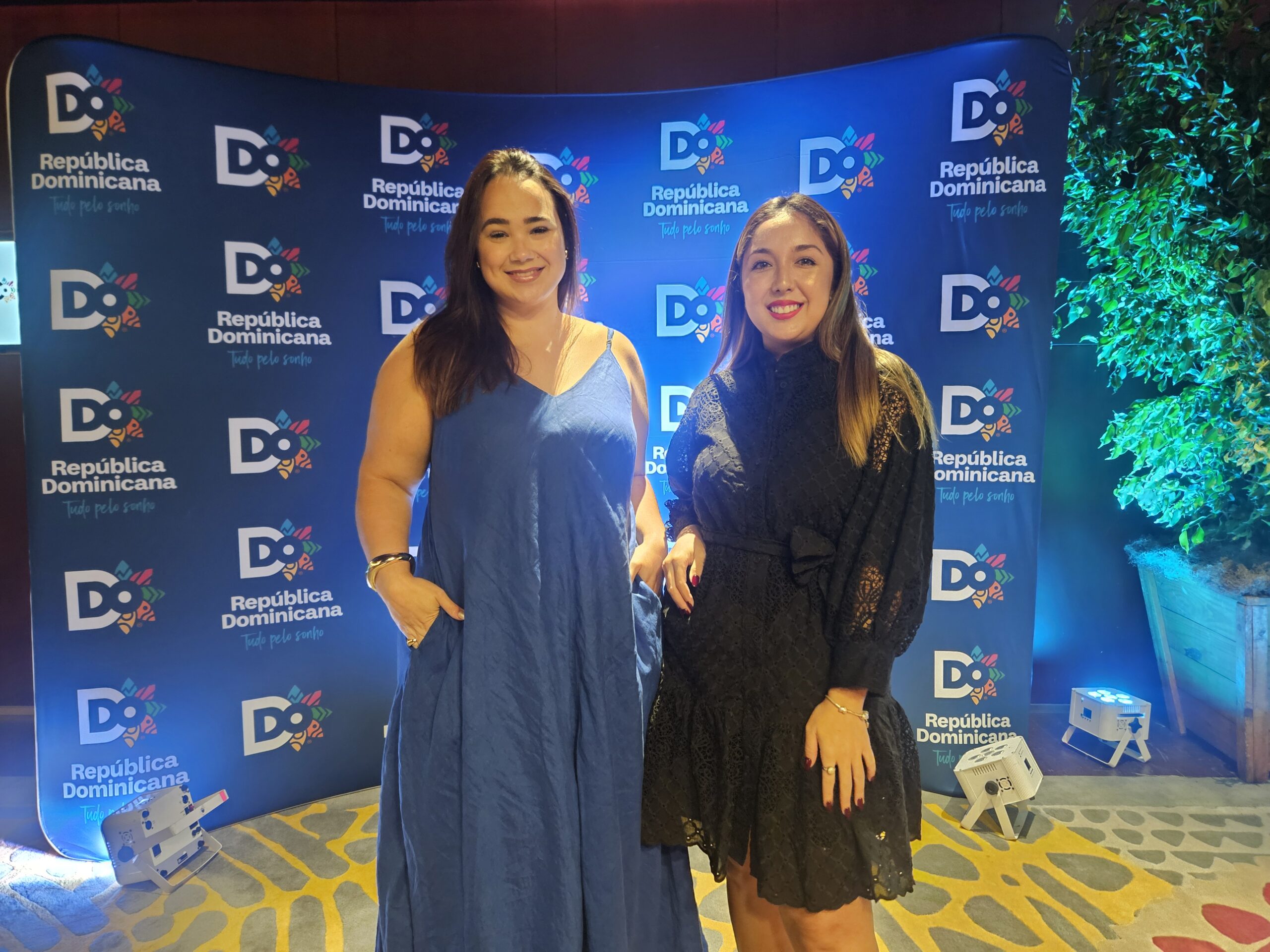 Lailla Duarte, da Imagine Turismo, e Mariane Kagueyama, da Jet Lag Viagens Lailla Duarte, da Imagine Turismo, e Mariane Kagueyama, da Jet Lag Viagens