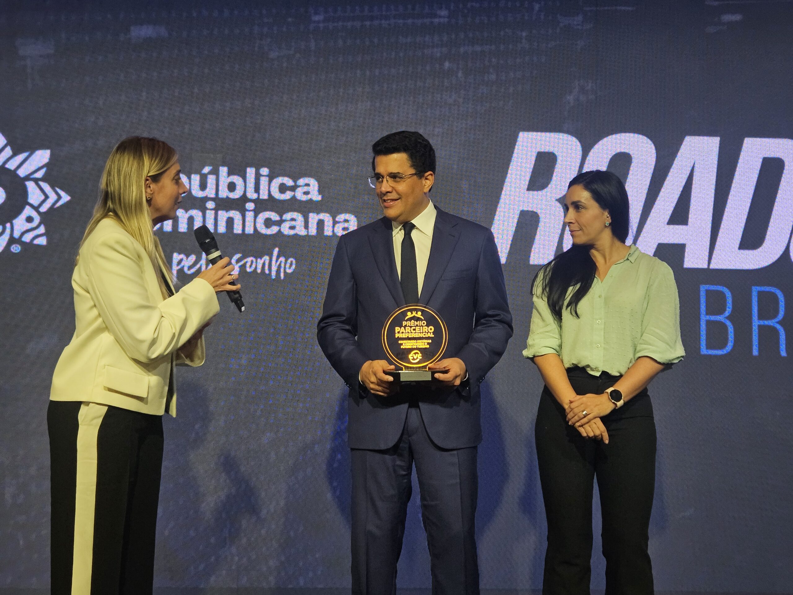 Ministro David Collado também recebe prêmio da CVC Corp Ministro David Collado também recebe prêmio da CVC Corp