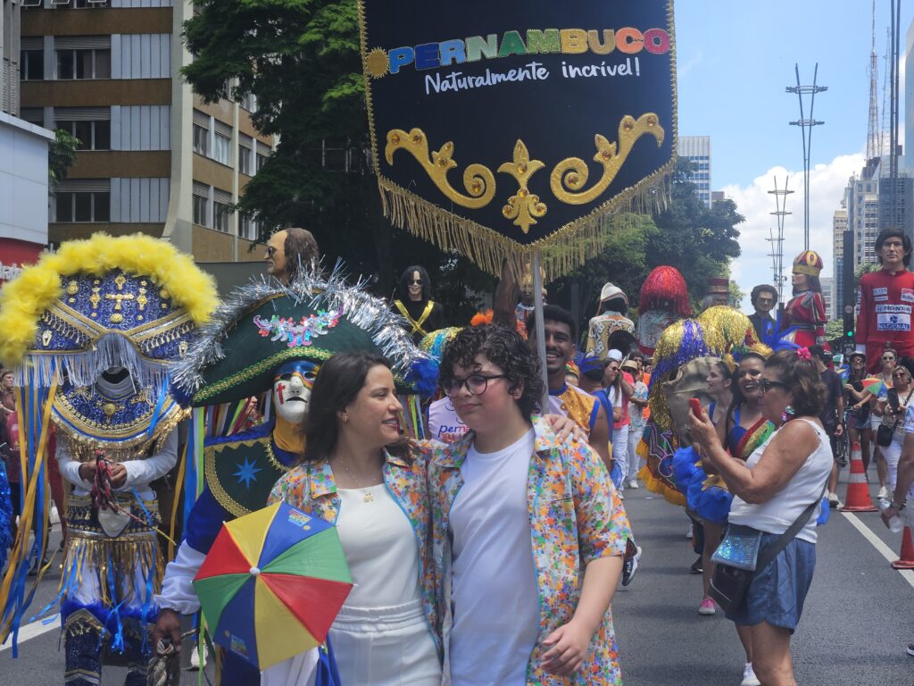 Governadora de Pernambuco, Raquel Lyra, e seu filho João