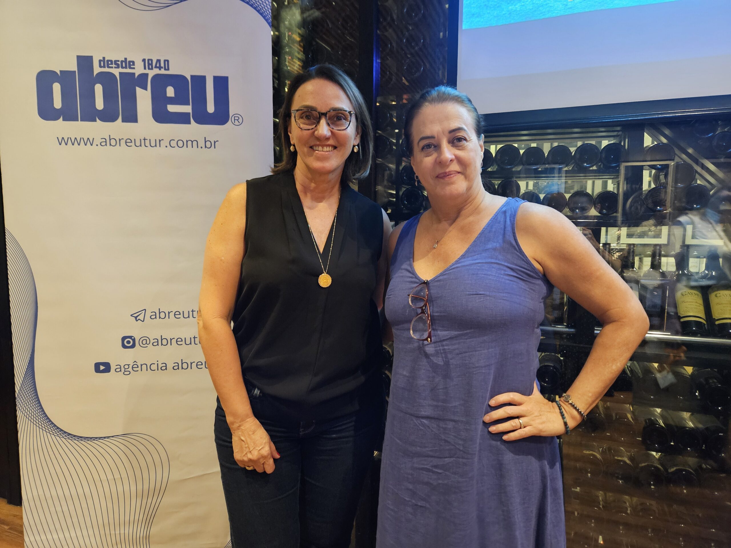 Silvana Franzoi e Elizabeth Cervino, da Valência Turismo Silvana Franzoi e Elizabeth Cervino, da Valência Turismo