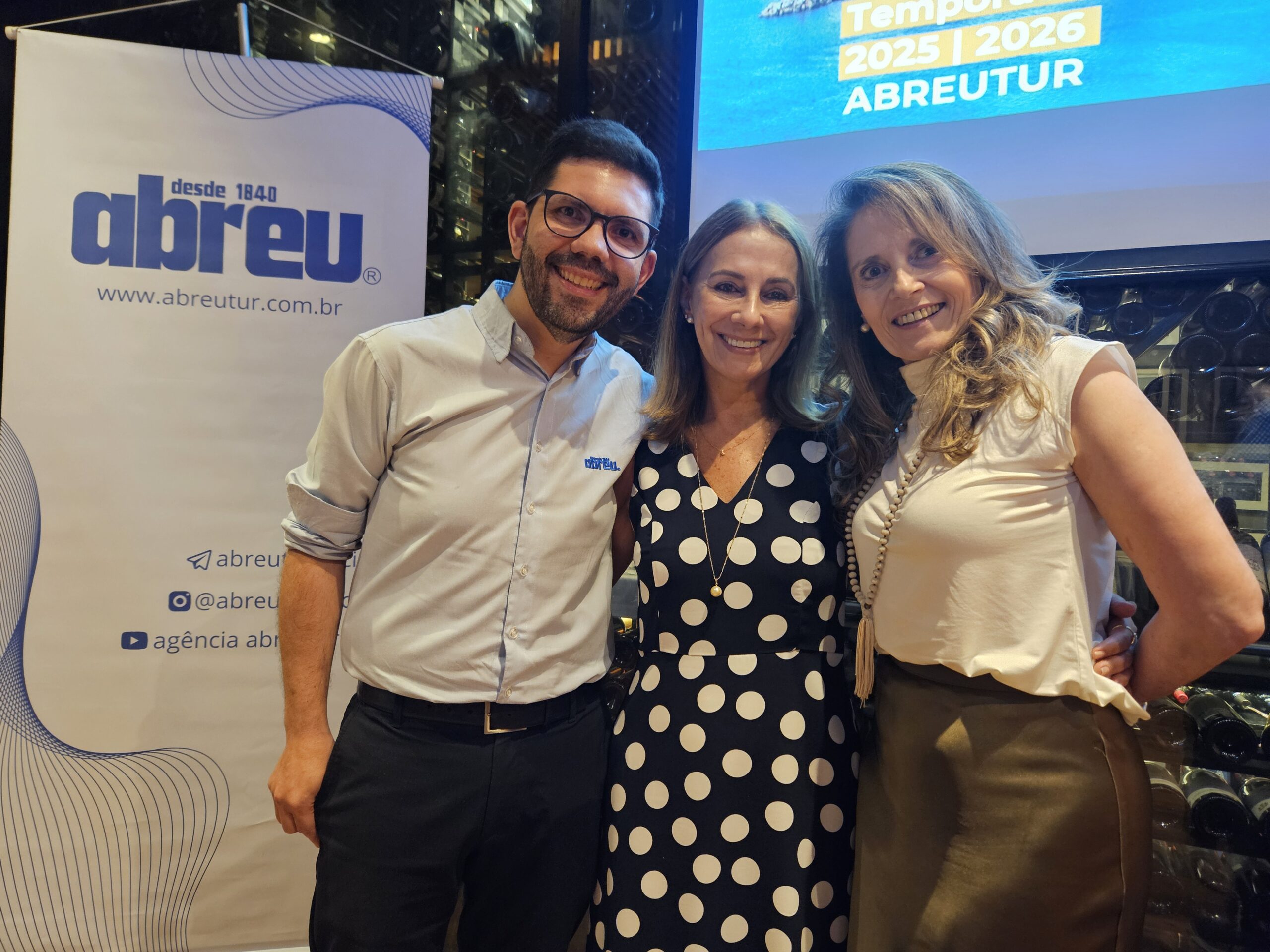 Fábio Santos, da Abreu, Olga Costa, da Numatur, e Rúbia Andrade, da Capta Turismo Fábio Santos, da Abreu, Olga Costa, da Numatur, e Rúbia Andrade, da Capta Turismo
