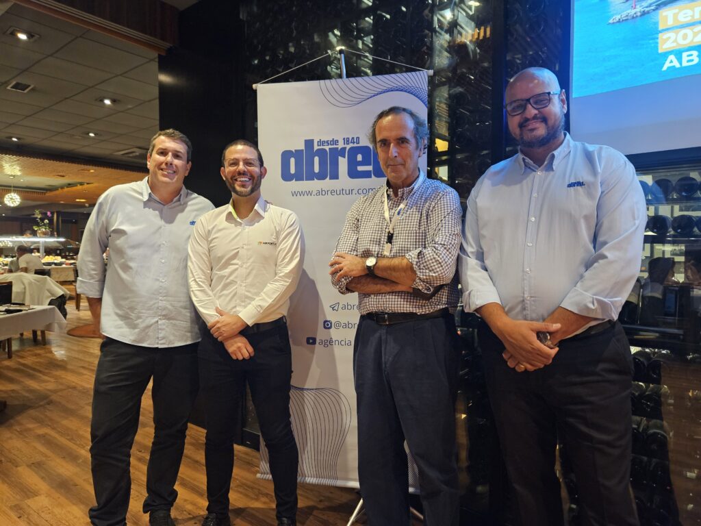 Henrique Brasil, da TAP Air Portugal com André Bernardes, José Manoel e Denis Espinoza, da Abreu