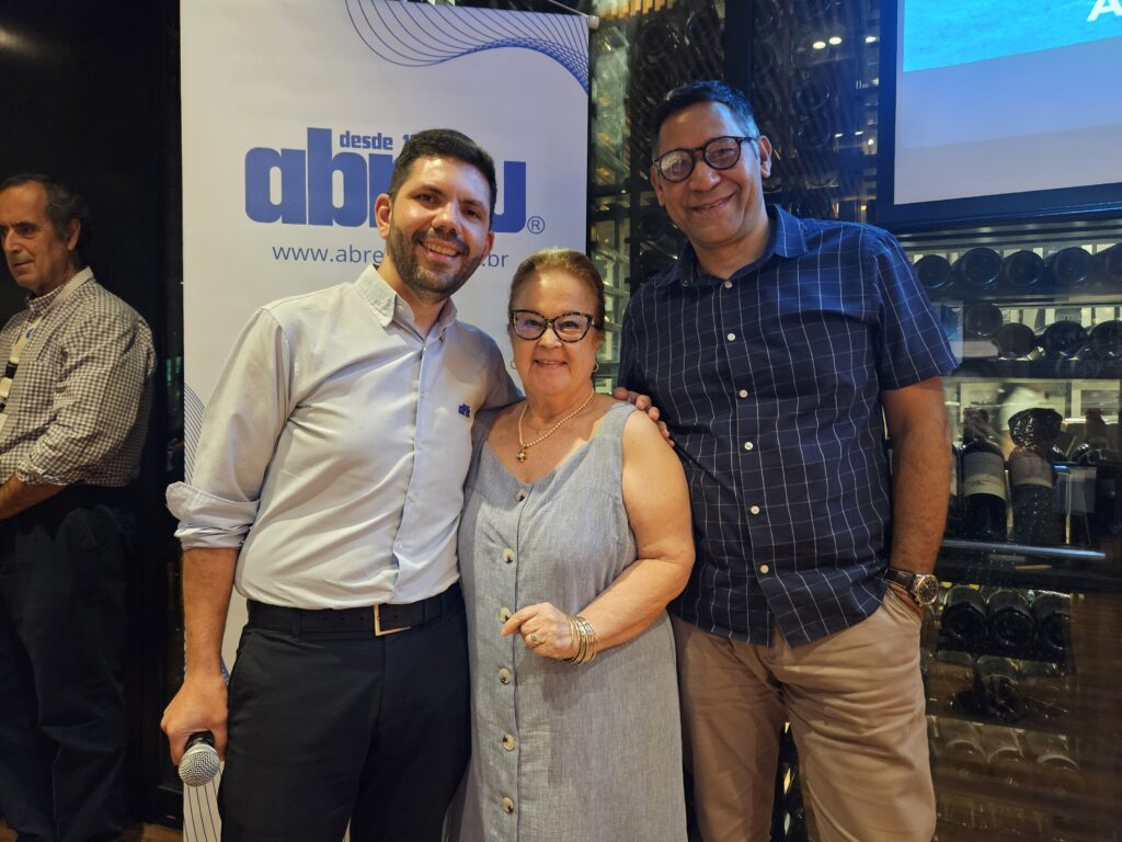Fábio Santos, da Abreu, Cleide Unello e Sérgio Oliveira, da Movi Cultura