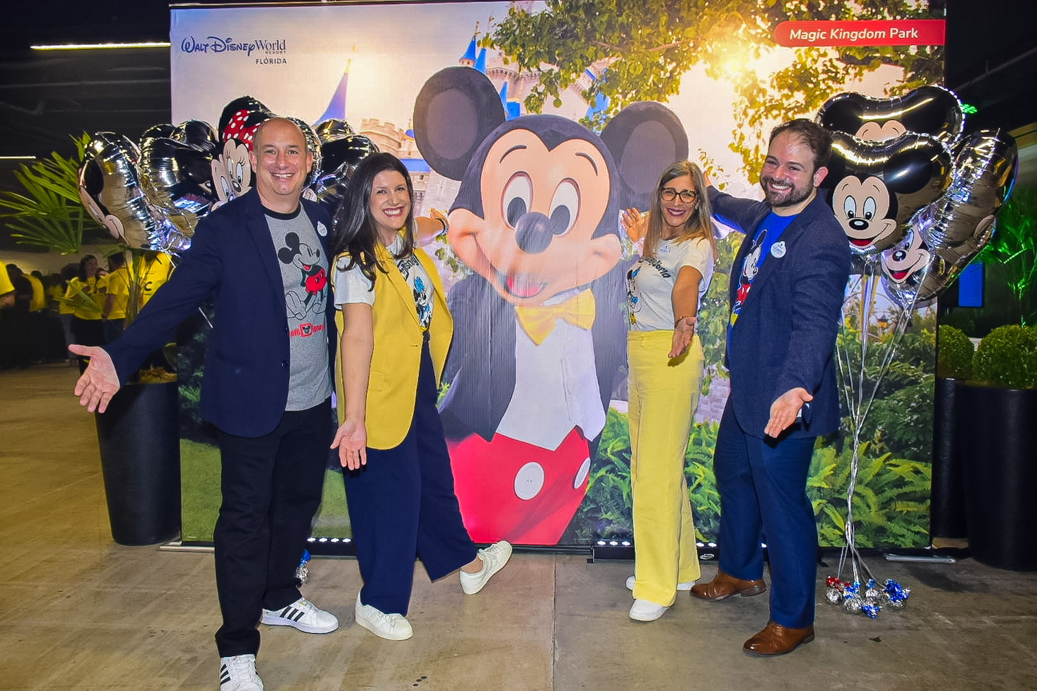 Alexander Haim, Bruna Bertozzo, Deborah Baldin e Alejandro Flores, da Disney Alexander Haim, Bruna Bertozzo, Deborah Baldin e Alejandro Flores, da Disney