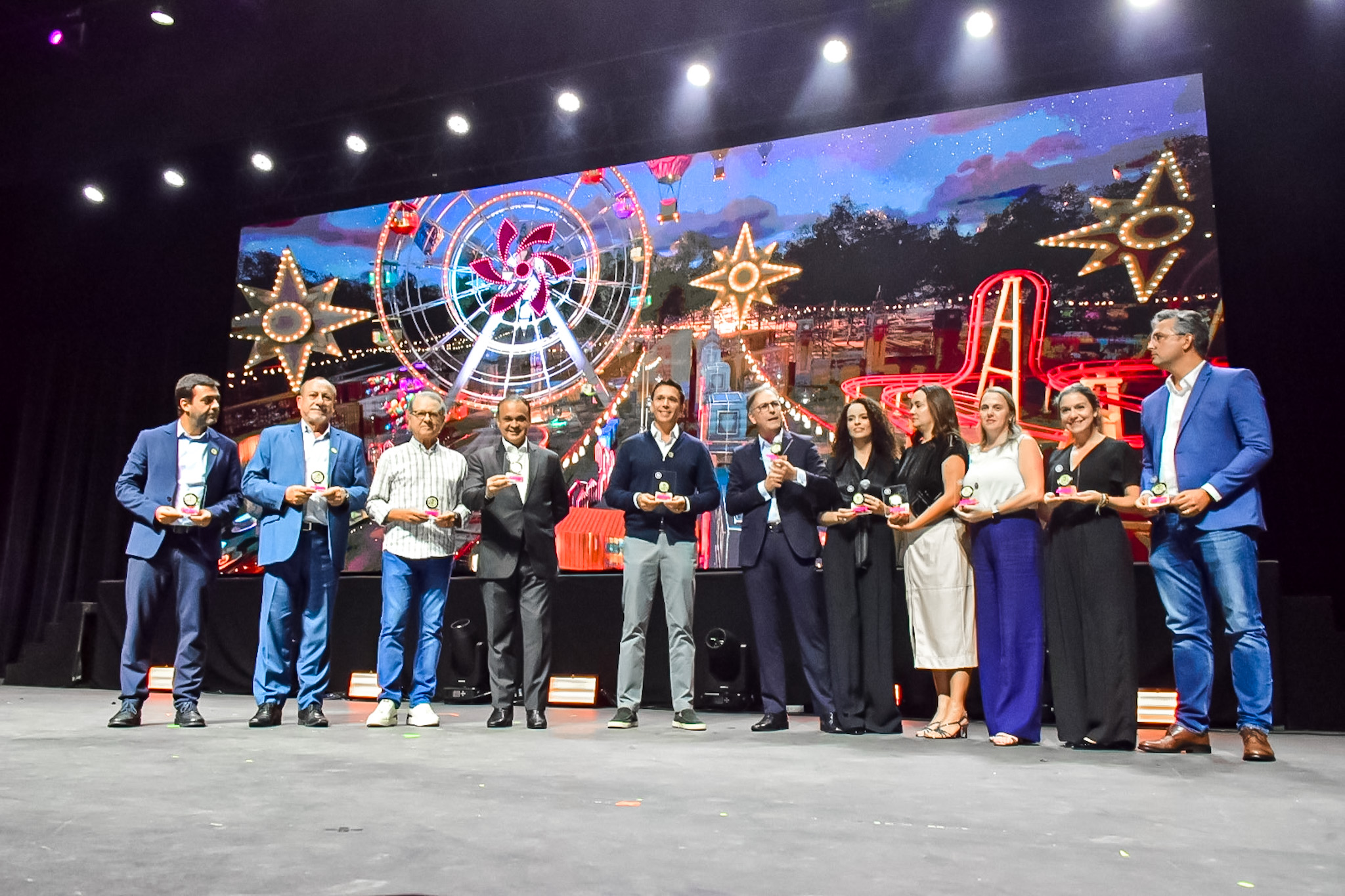 Profissionais do Turismo homenageados pela Adibra