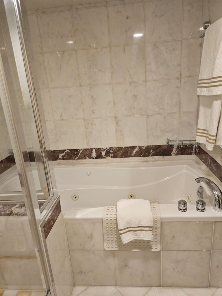 Banheiro da penthouse do navio Queen Victoria