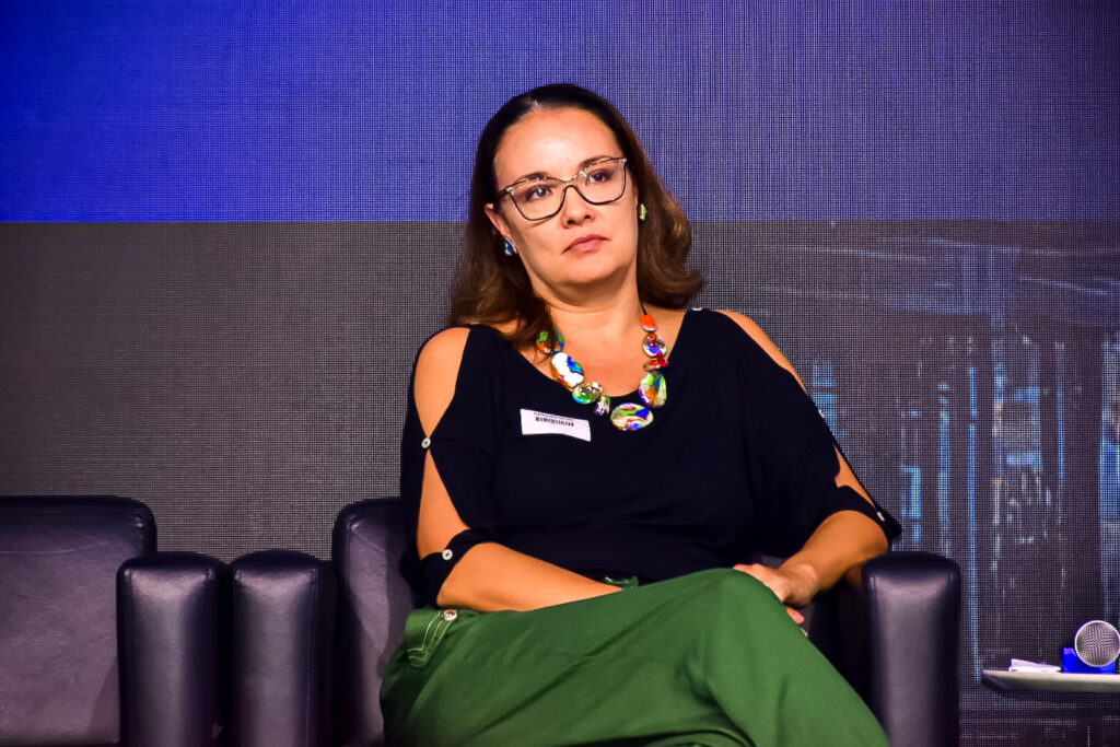 Carolina Negri, do Sindepat