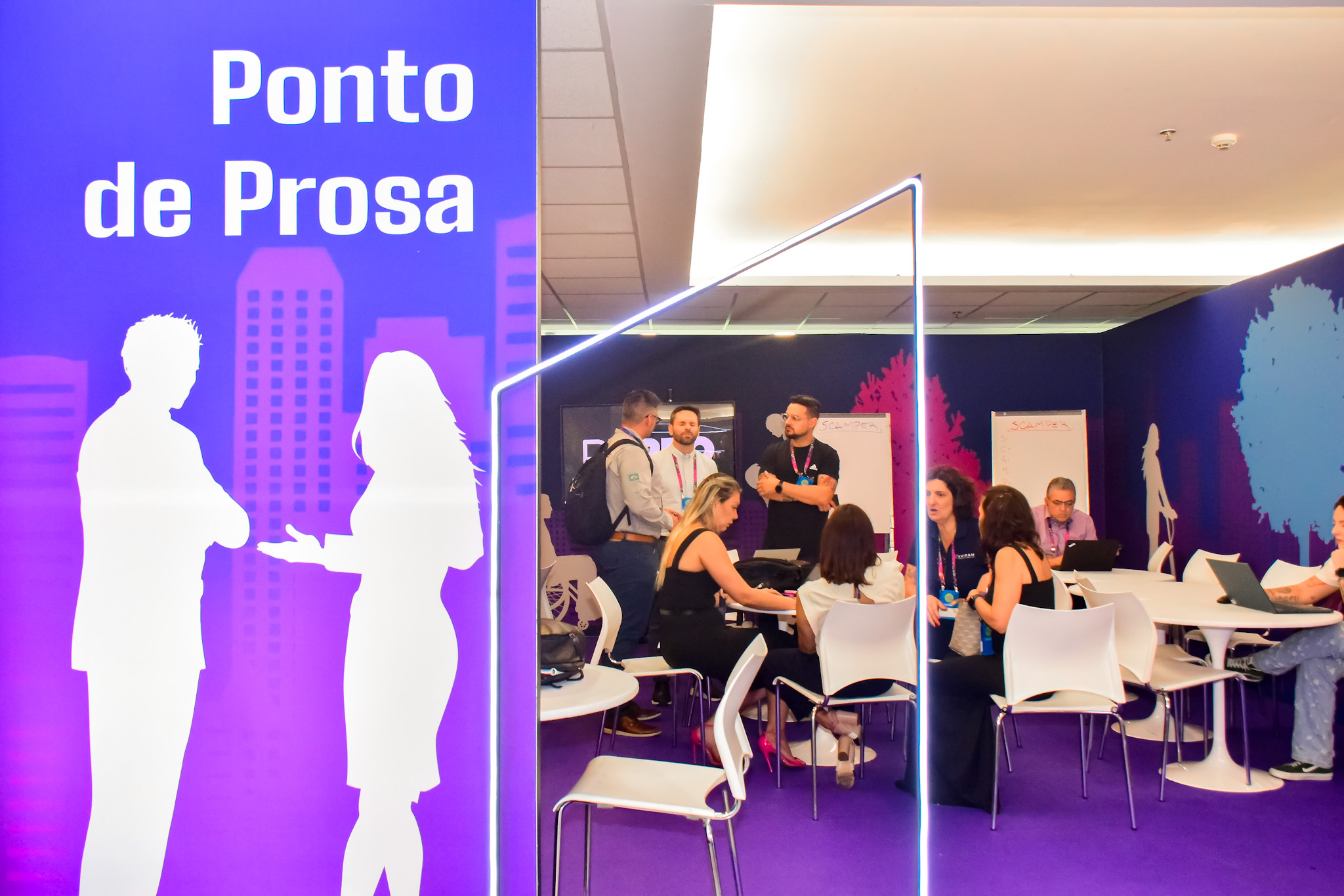 Espaço dedicado ao networking Espaço dedicado ao networking