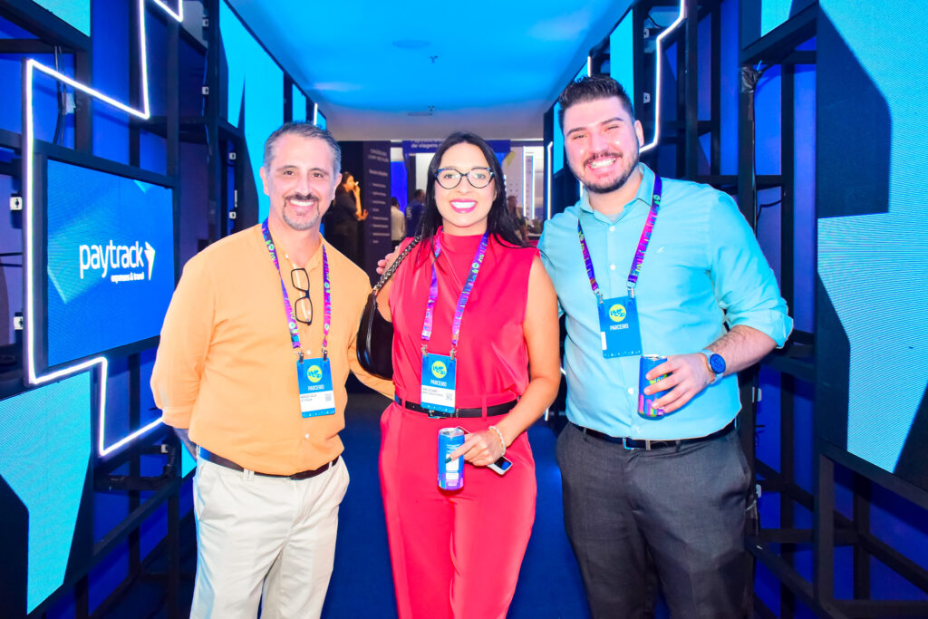 Executivos da Jef Stream com Taina Delgado, do Grupo Tauá Executivos da Jef Stream com Taina Delgado, do Grupo Tauá