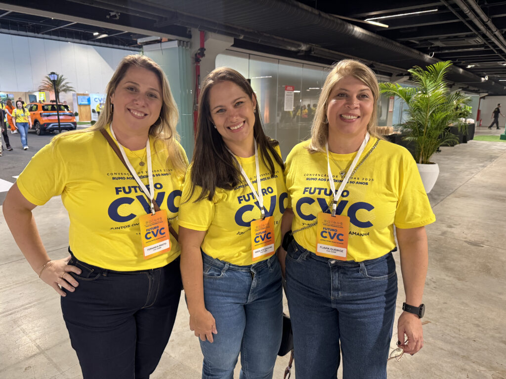 Fernanda Binoto, Angélica Sassone e Flávia Queiroz