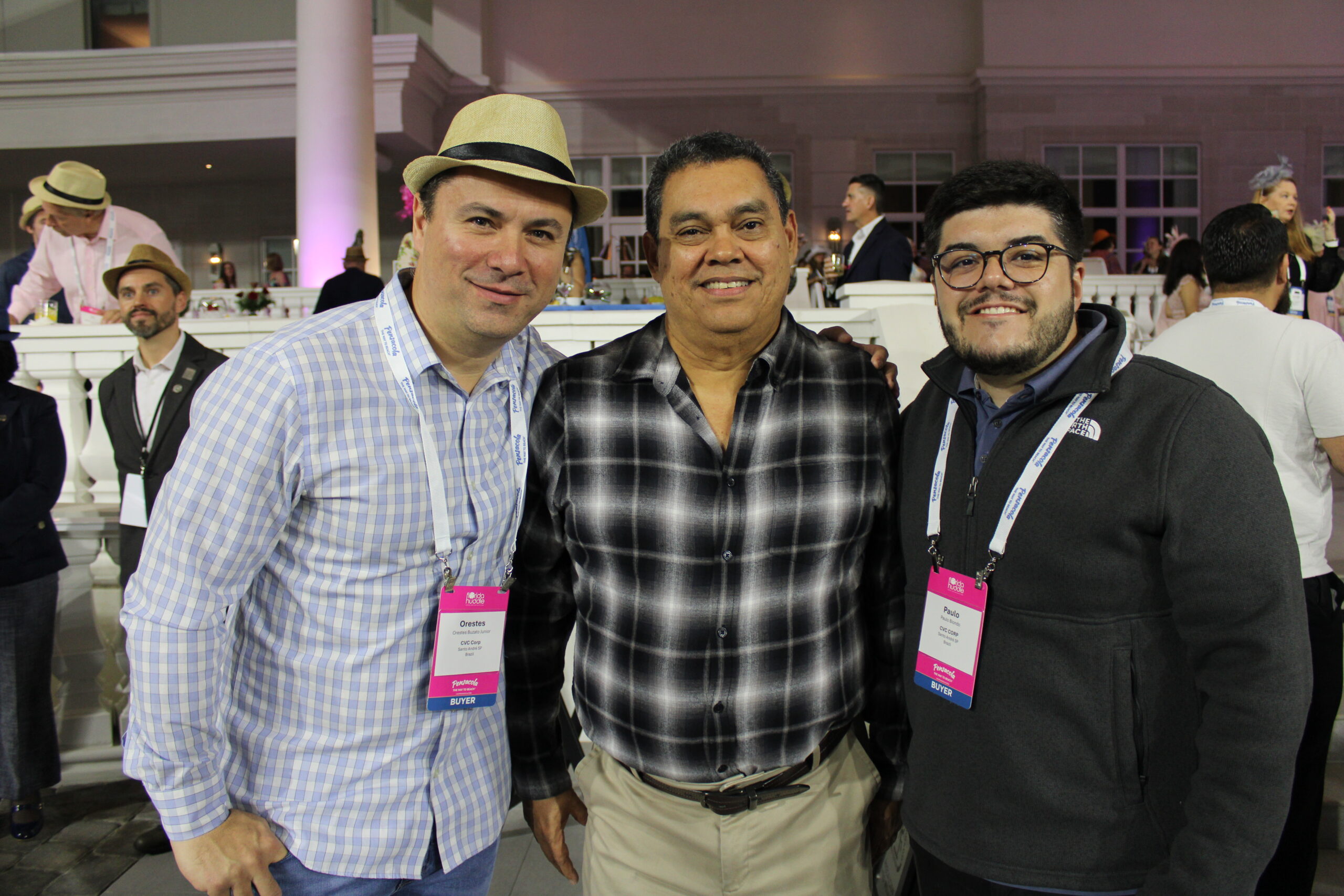 Orestes Buzato e Paulo Biondo, da CVC Corp, com Victor Manjarres, do Visit Central Florida Orestes Buzato e Paulo Biondo, da CVC Corp, com Victor Manjarres, do Visit Central Florida