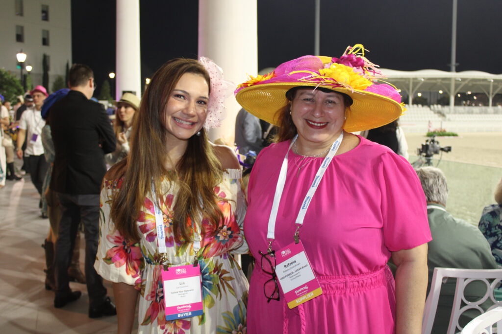 Lia Coutinho, da EZLink, com Rafaela Gross, do Visit Florida