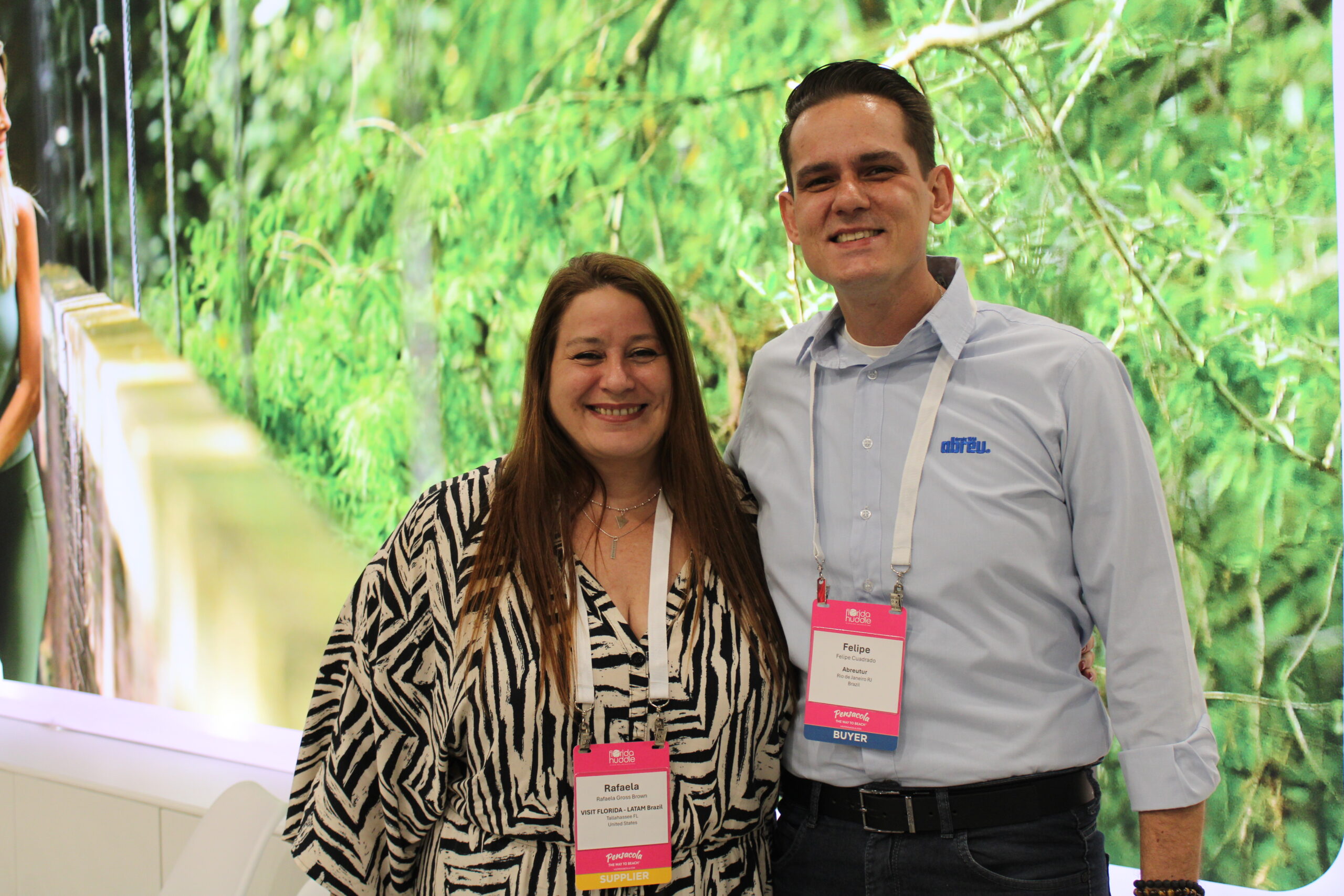 Rafaela Gross, do Visit Florida, com Felipe Cuadrado, da Abreu