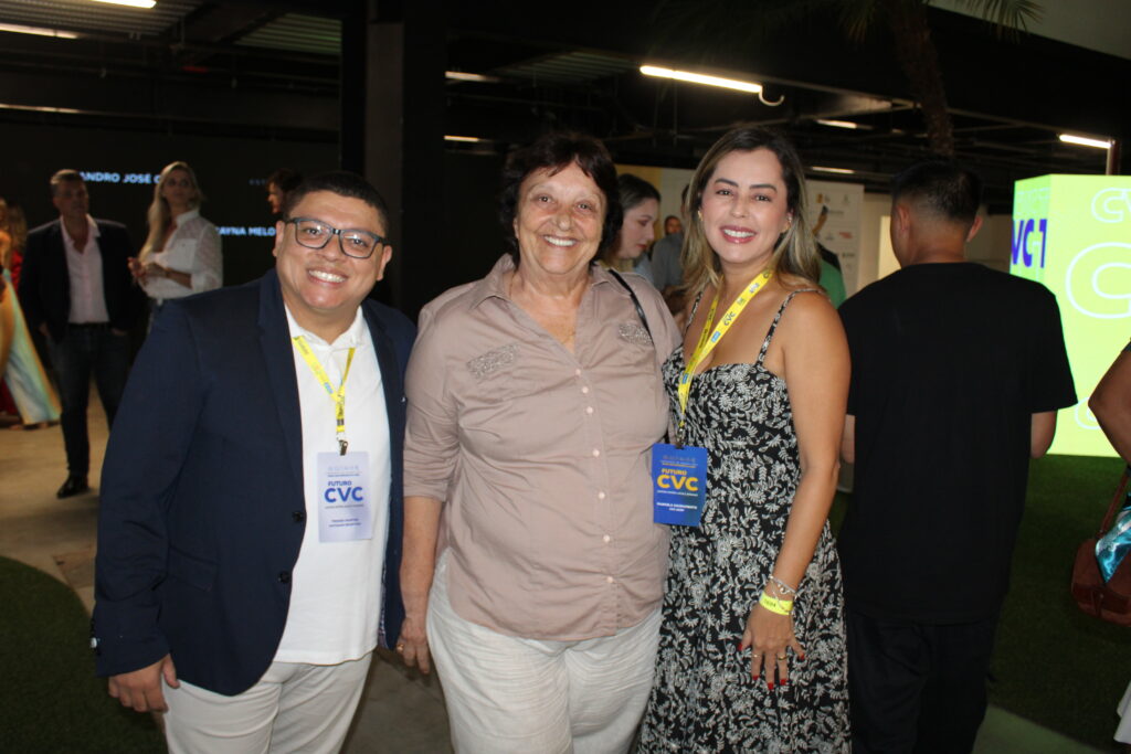 Thiago Dantas e Deccar Bolonha, da Potiguar Receptivo, com Marcela Sacramento, da CVC Corp