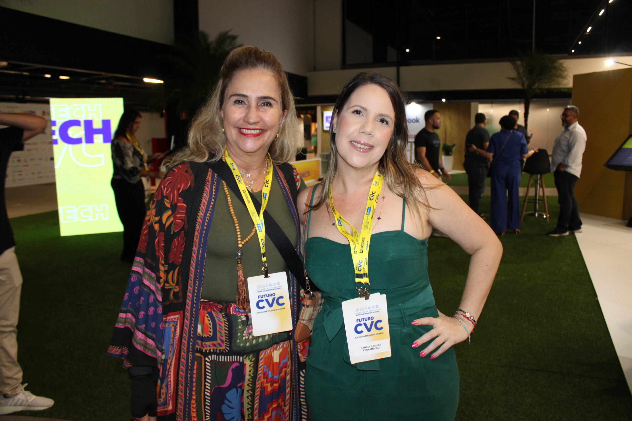 Danielly Aguiar e Valeria Gordilho, da Empetur Danielly Aguiar e Valeria Gordilho, da Empetur