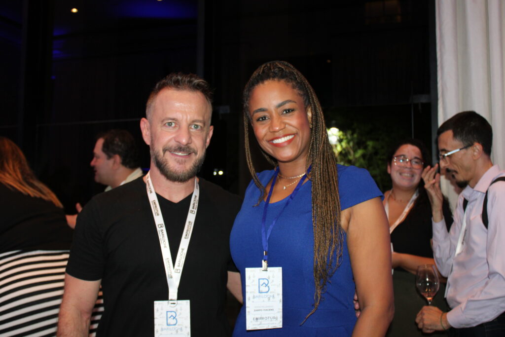 Fabiano Ricanello, da Agaxtur, e Joyce Felizardo, da Zarpo Viagens